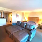 Ilikai Apt 302 - Spacious Studio With Stunning Ocean & Harbor Views