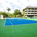 Family Getaway - Lava Room At Magic Sands Beach