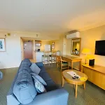 Ilikai Apt 308 - Spacious Studio With Stunning Ocean & Harbor Views