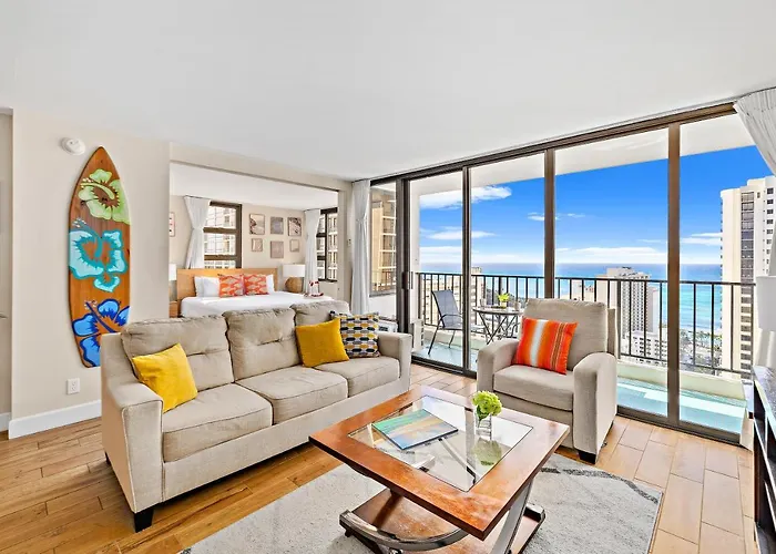 Waikiki Banyan 1Br With Great Ocean Views, Steps To Beach & Parking!