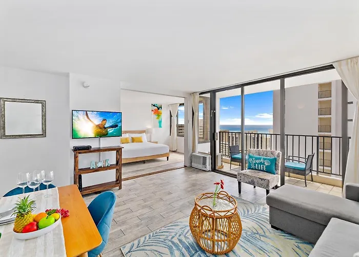 1Br With Great Ocean Views, 1 Block To Waikiki Beach