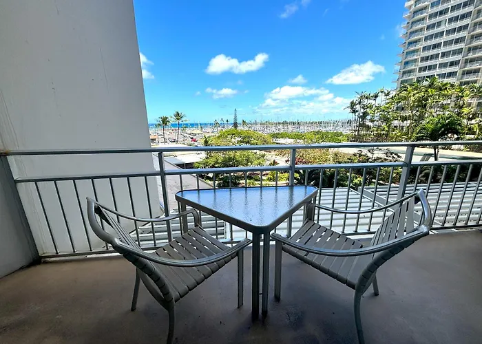 Ilikai Apt 302 - Spacious Studio With Stunning Ocean & Harbor Views