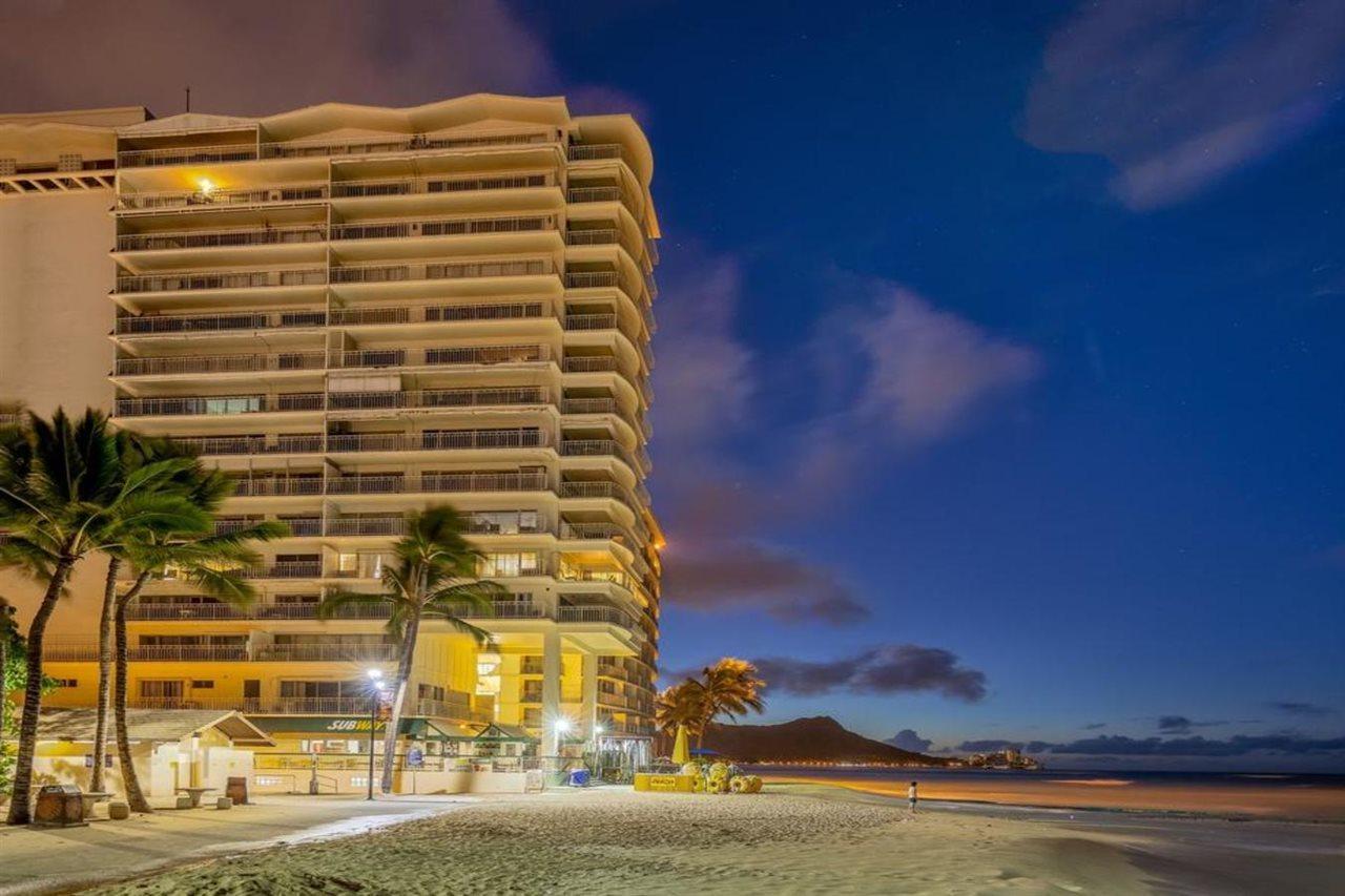Castle Waikiki Shore Aparthotel