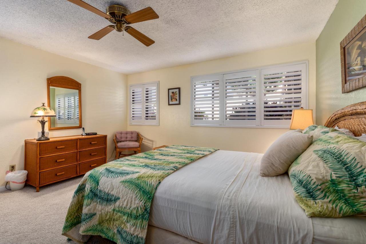 Oceanfront With 2 Pools, Tennis Courts, And Expansive Ocean Views - 10-104 *