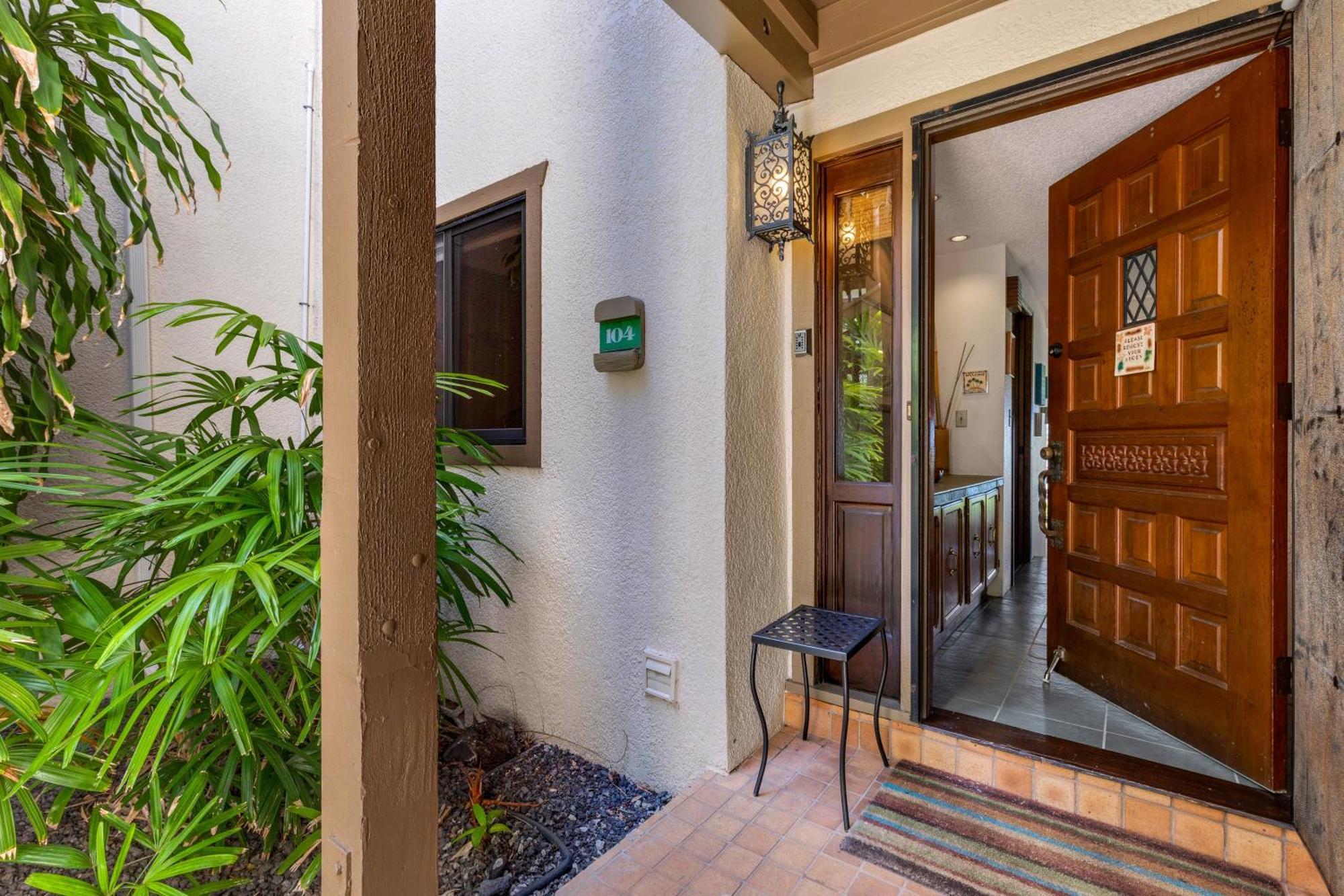 Oceanfront With 2 Pools, Tennis Courts, And Expansive Ocean Views - 10-104 Kailua-Kona