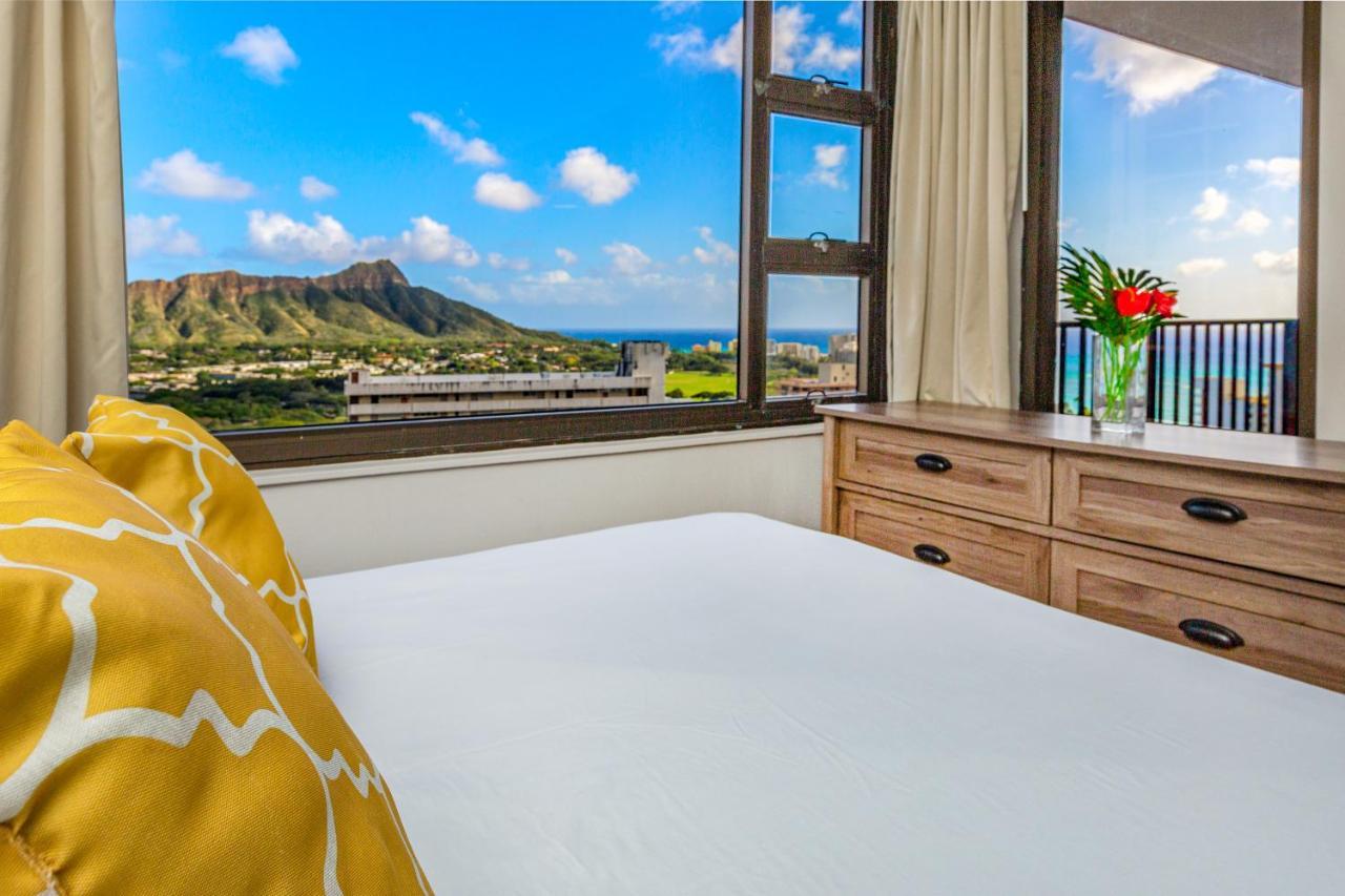 Diamond Head & Ocean View Gem Near Waikiki Beach, Parking's On Us Apartment