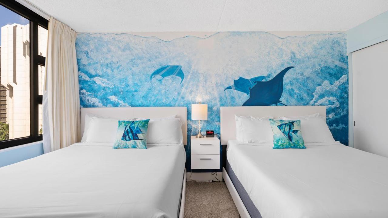 Manta Ray At The Waikiki Banyan *