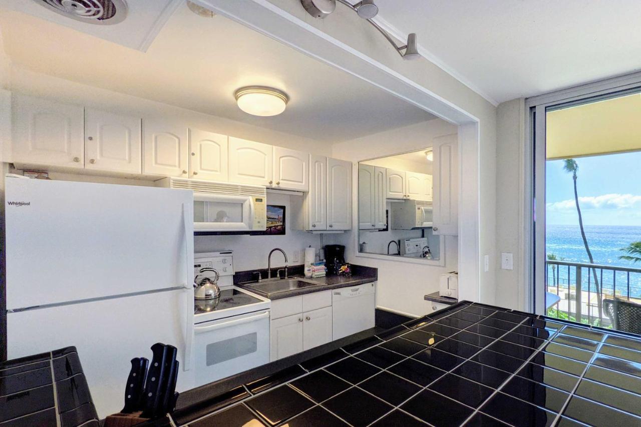 Apartment Oceanfront Lahaina With Balcony And Pool Access! Kahana