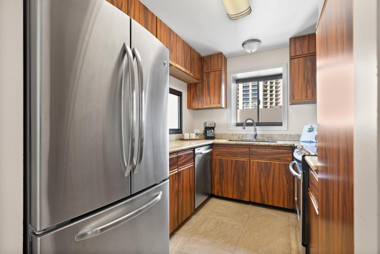 Spacious Waikiki 2br-ocean View-free Parking *