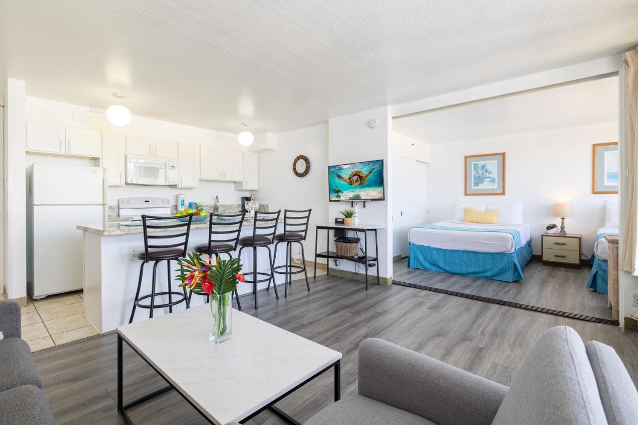 Waikiki Escapade Mountain Views Condo, Steps To With Parking Perk Apartment Honolulu