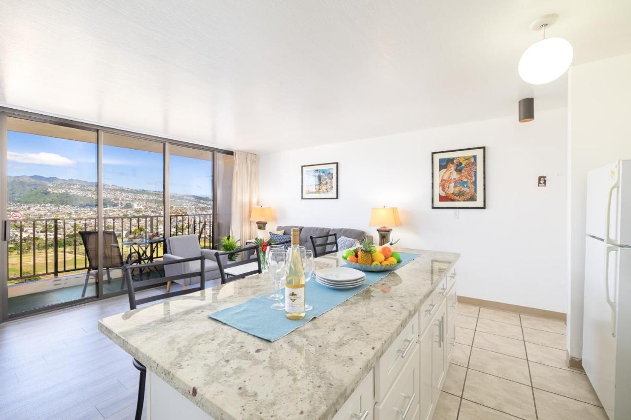 Apartment Waikiki Escapade Mountain Views Condo, Steps To With Parking Perk Honolulu