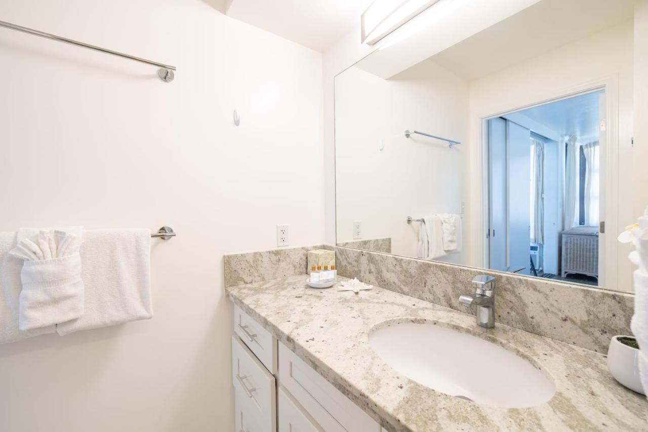 Apartment Waikiki Escapade Mountain Views Condo, Steps To With Parking Perk Honolulu