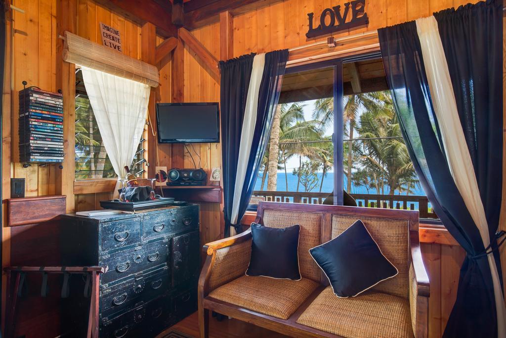 The Bali House And At Hawaii *