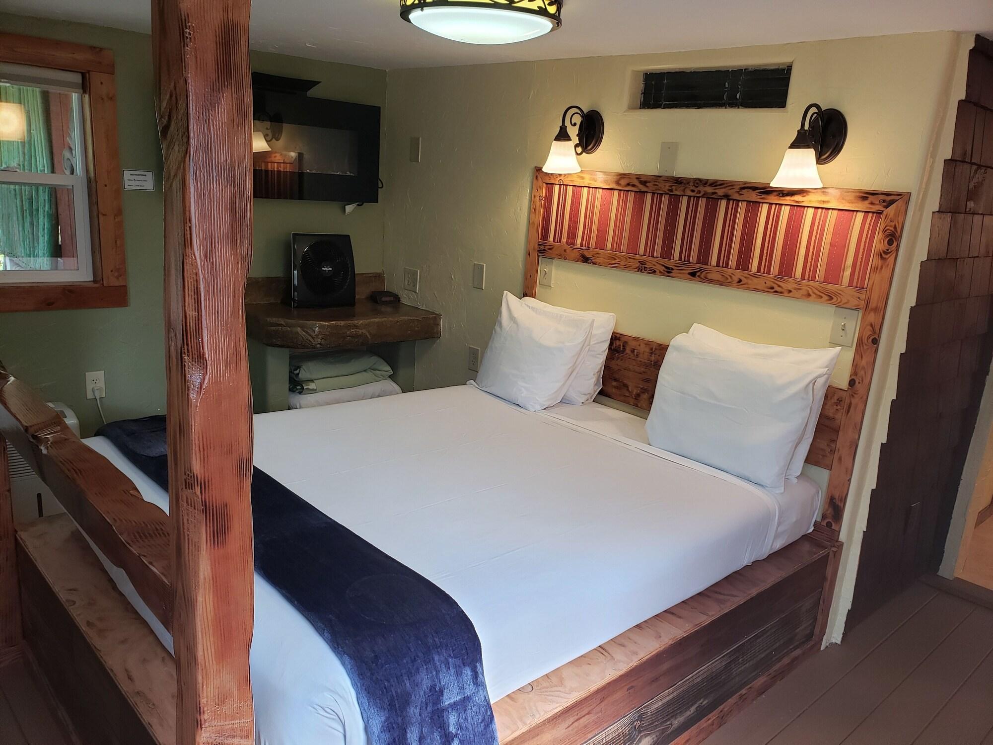 Kilauea Lodge *