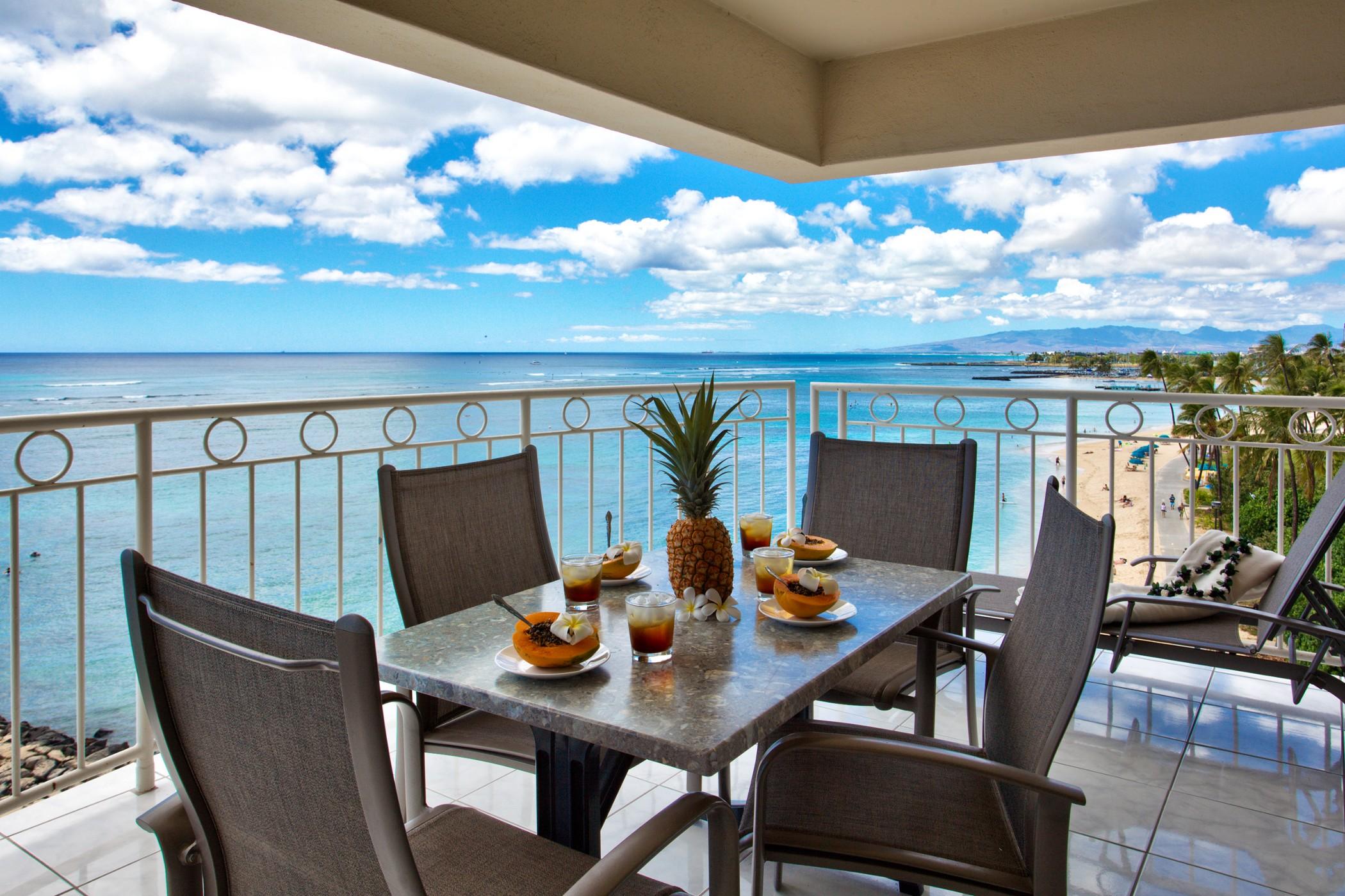 Castle Waikiki Shore Aparthotel 3*