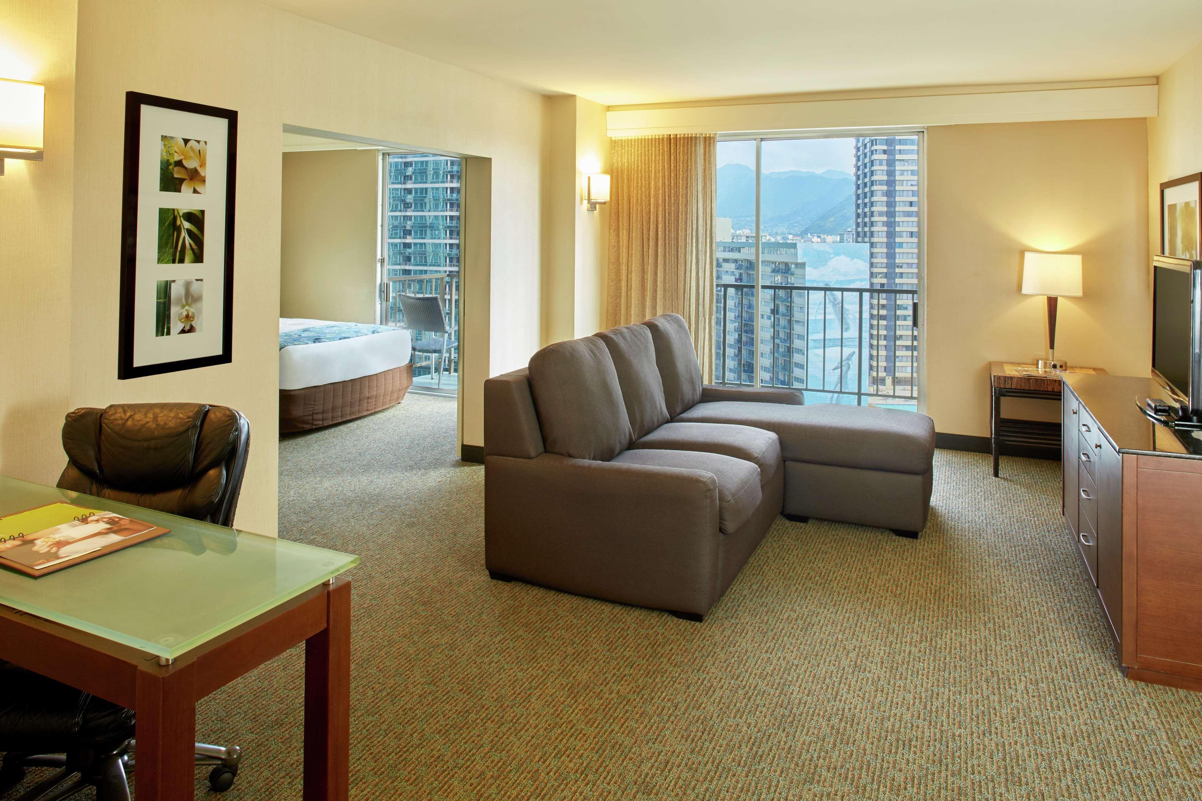 Holiday Express Waikiki By Ihg Resort
