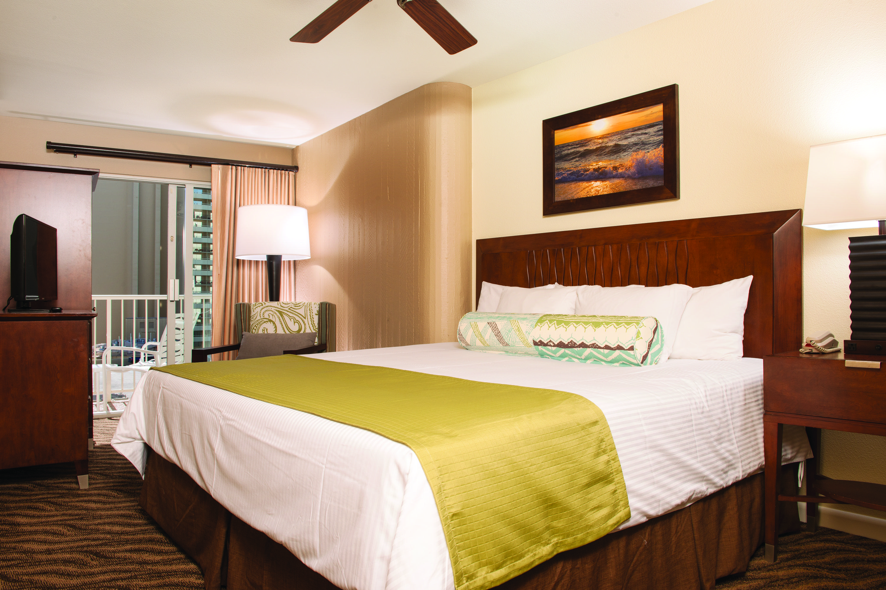 Club Wyndham At Waikiki Beach Walk Hotel 3*