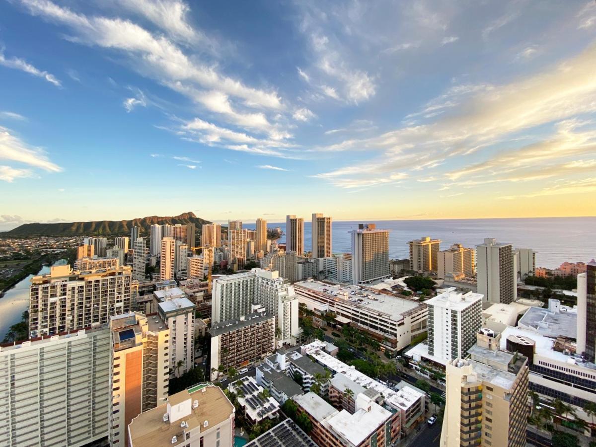 Ocean & Diamond Head View At Waikiki Honolulu