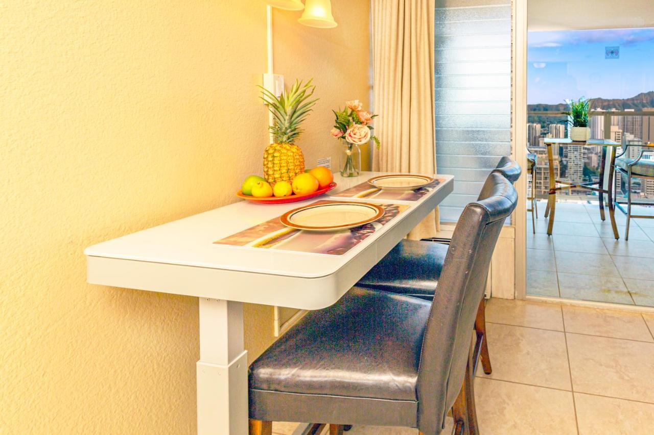 Ocean & Diamond Head View At Waikiki Apartment Honolulu
