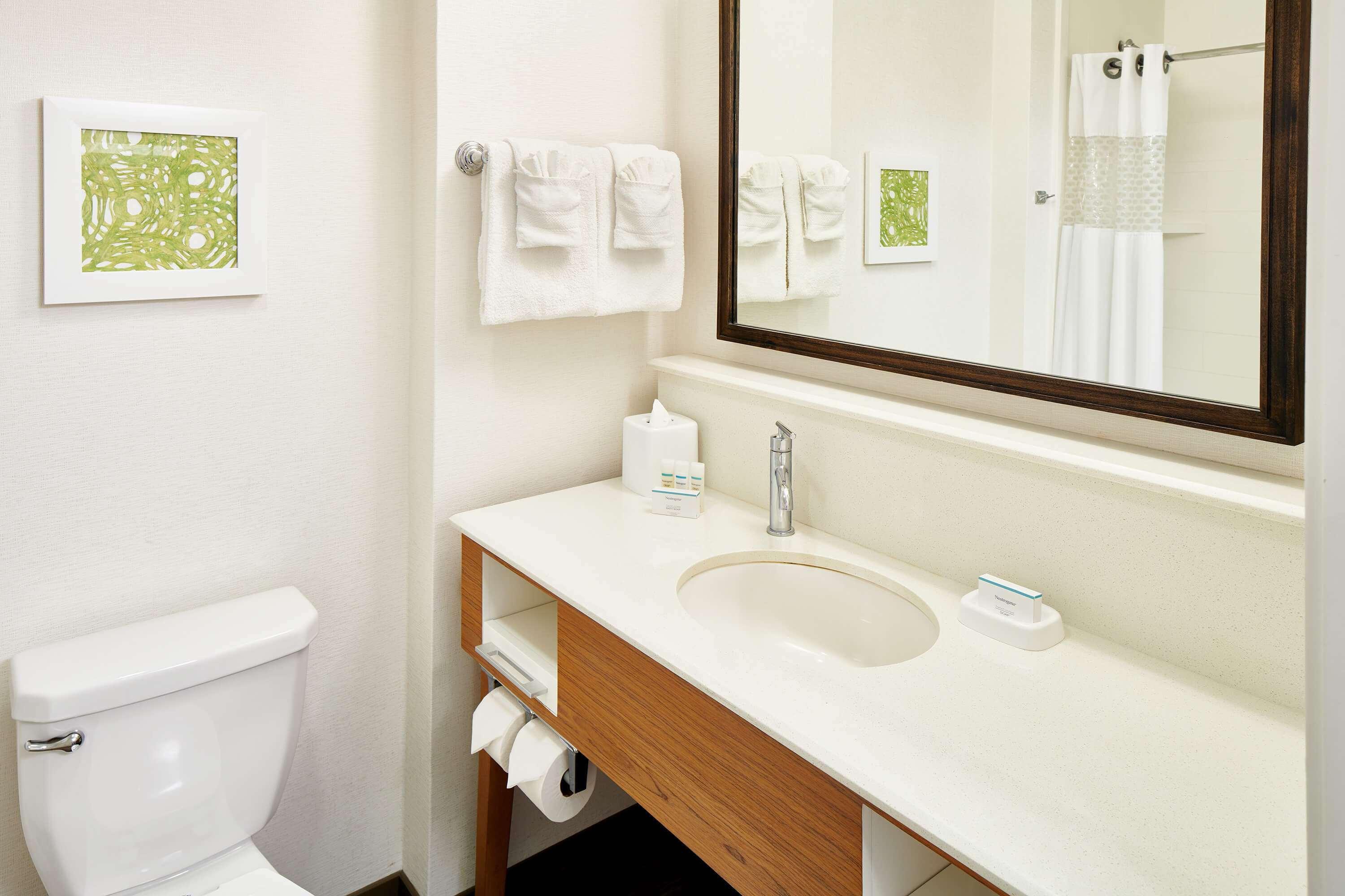 Hampton Inn & Suites Oahu Kapolei - Free Parking - No Resort Fee Hotel