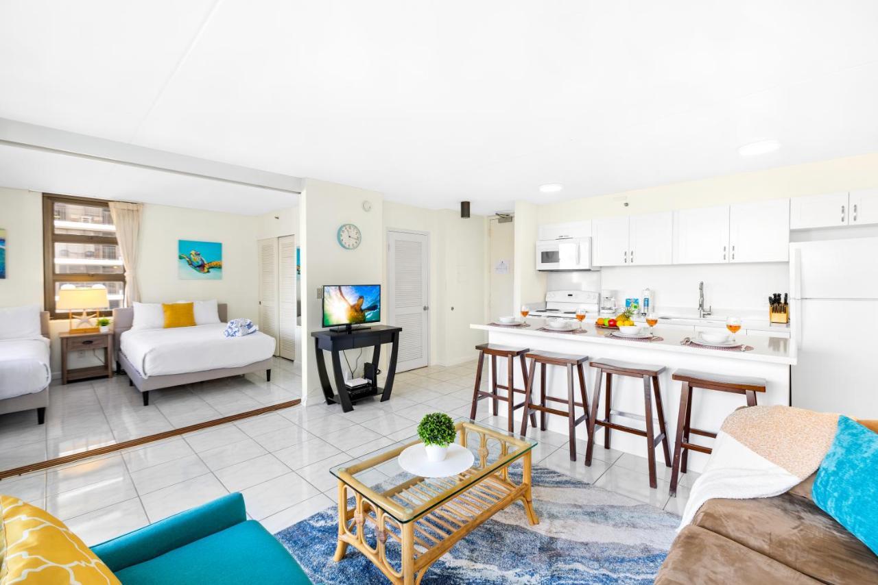 Apartment Waikiki Banyan Oasis With Partial Ocean View, 1-block To Beach, Free Parking *