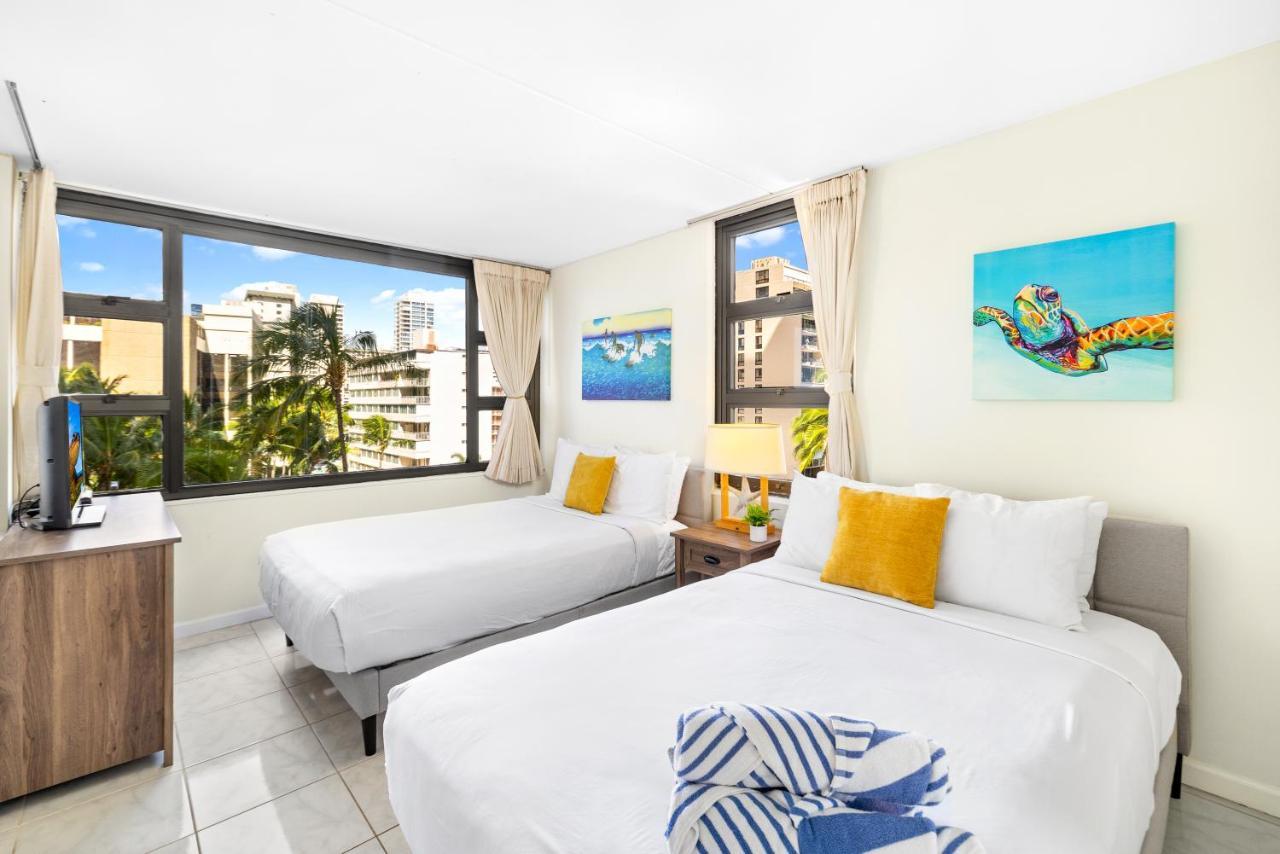 Waikiki Banyan Oasis With Partial Ocean View, 1-block To Beach, Free Parking Apartment