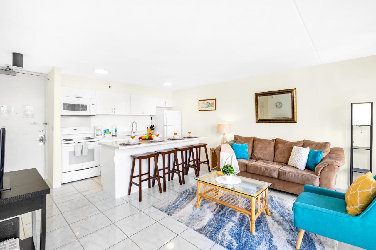 Waikiki Banyan Oasis With Partial Ocean View, 1-block To Beach, Free Parking