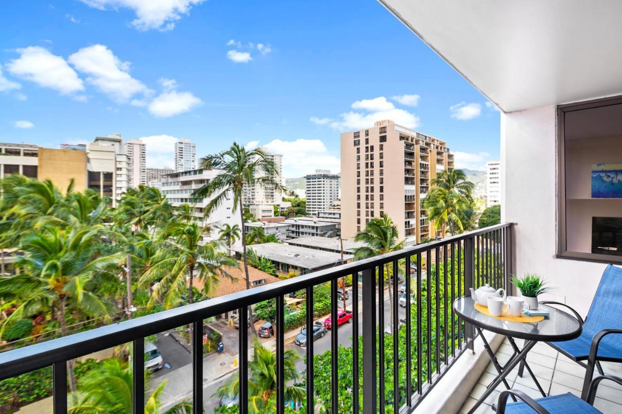 Waikiki Banyan Oasis With Partial Ocean View, 1-block To Beach, Free Parking Apartment Honolulu