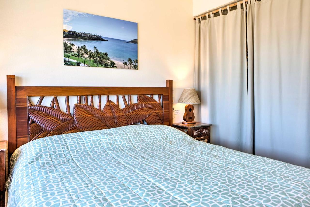 Pristine With Balcony Walk To Beach! Lihue