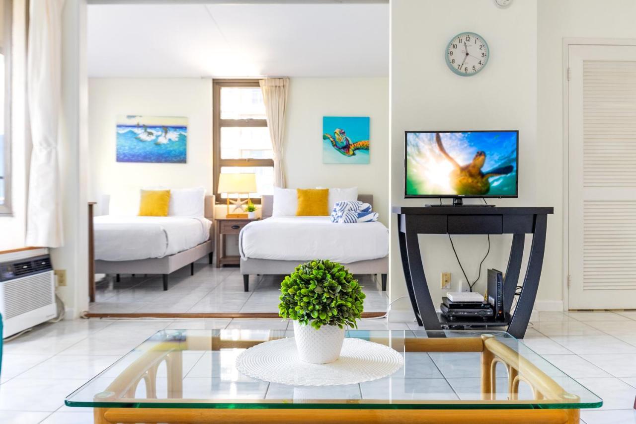 Waikiki Banyan Oasis With Partial Ocean View, 1-block To Beach, Free Parking Apartment