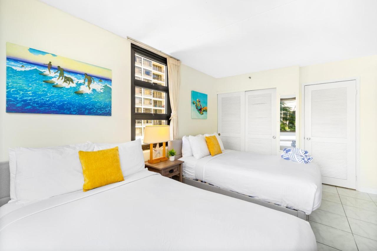 Waikiki Banyan Oasis With Partial Ocean View, 1-block To Beach, Free Parking Apartment *