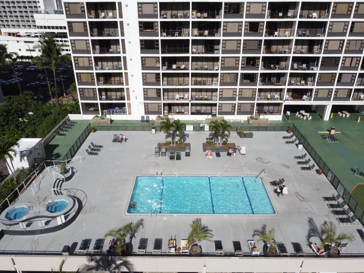 Waikiki Banyan 1br With Great Ocean Views, Steps To & Parking! Apartment Honolulu
