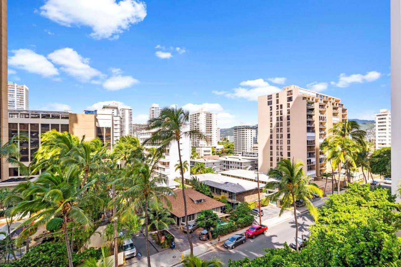 Apartment Waikiki Banyan Oasis With Partial Ocean View, 1-block To Beach, Free Parking