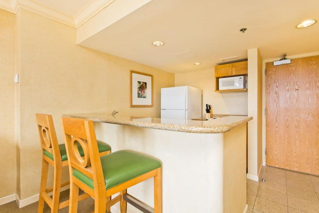 Ilikai 302 - Spacious With Stunning Ocean & Harbor Views Holiday home Honolulu