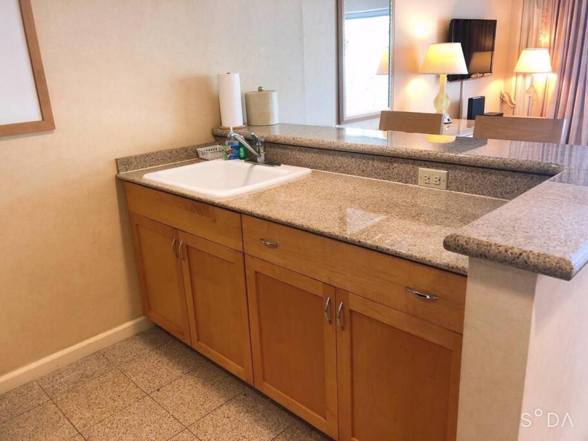 Ilikai 308 - Spacious With Stunning Ocean & Harbor Views *