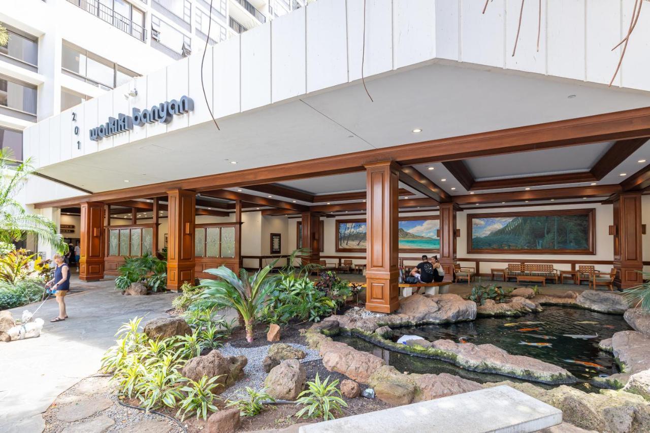 1br With Great Ocean Views, 1 Block To Waikiki *