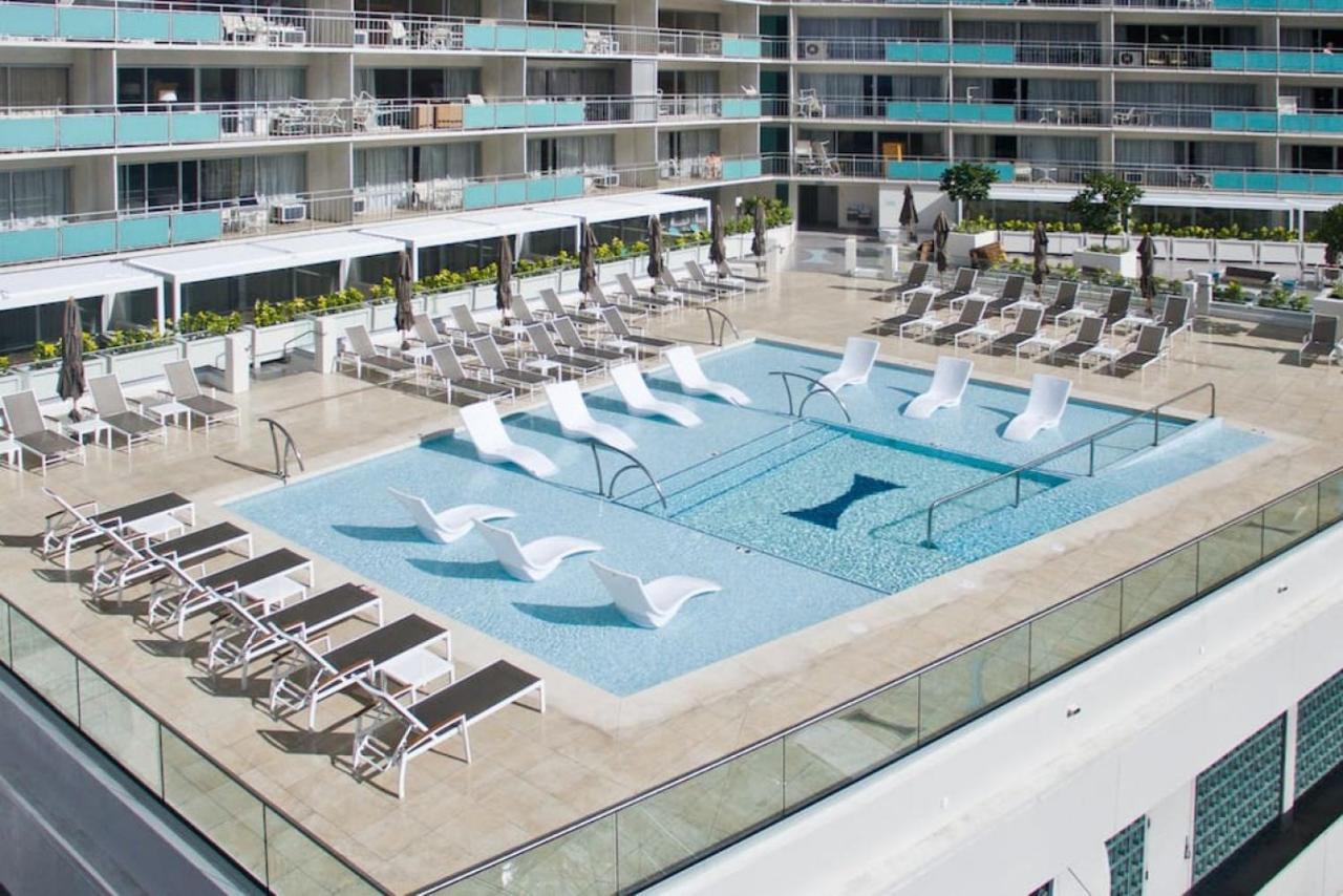 Ilikai 308 - Spacious With Stunning Ocean & Harbor Views Holiday home Honolulu