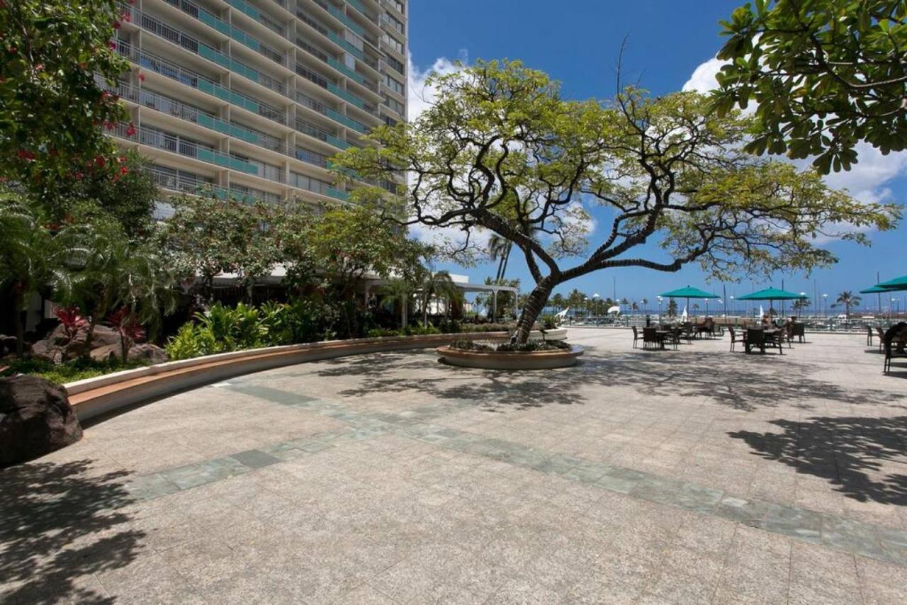 Ilikai 308 - Spacious With Stunning Ocean & Harbor Views Holiday home