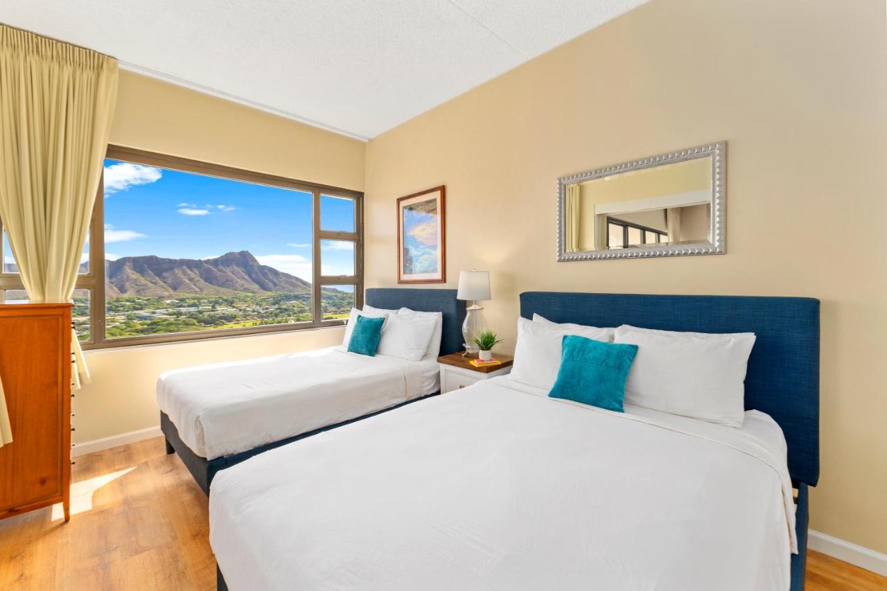 Upscale Penthouse With Ocean Views & Free Parking! Apartment Honolulu