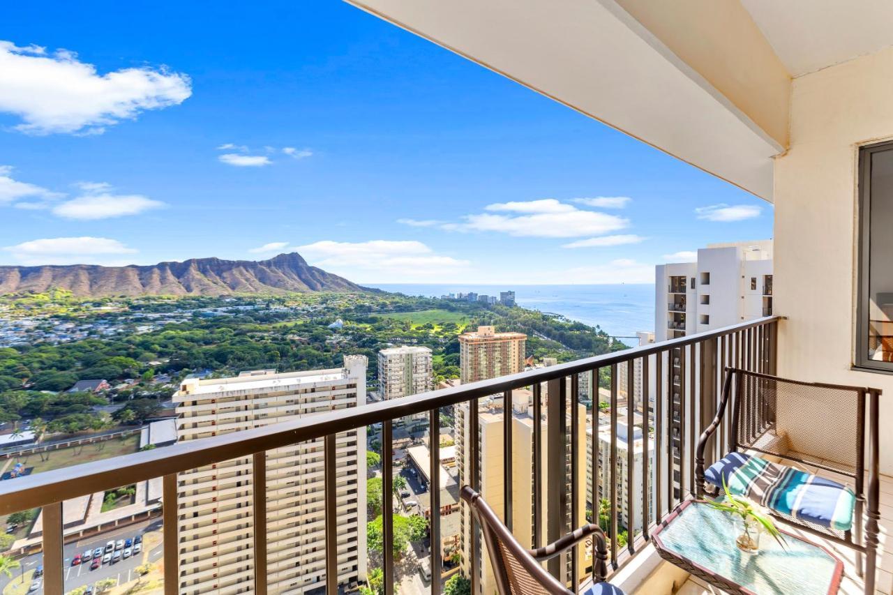 Upscale Penthouse With Ocean Views & Free Parking! Apartment Honolulu