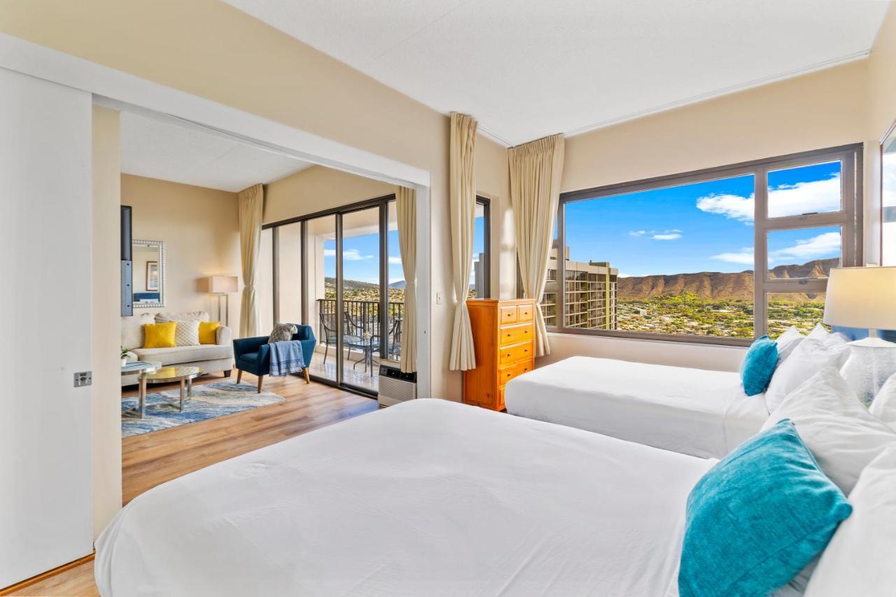 Upscale Penthouse With Ocean Views & Free Parking! Honolulu