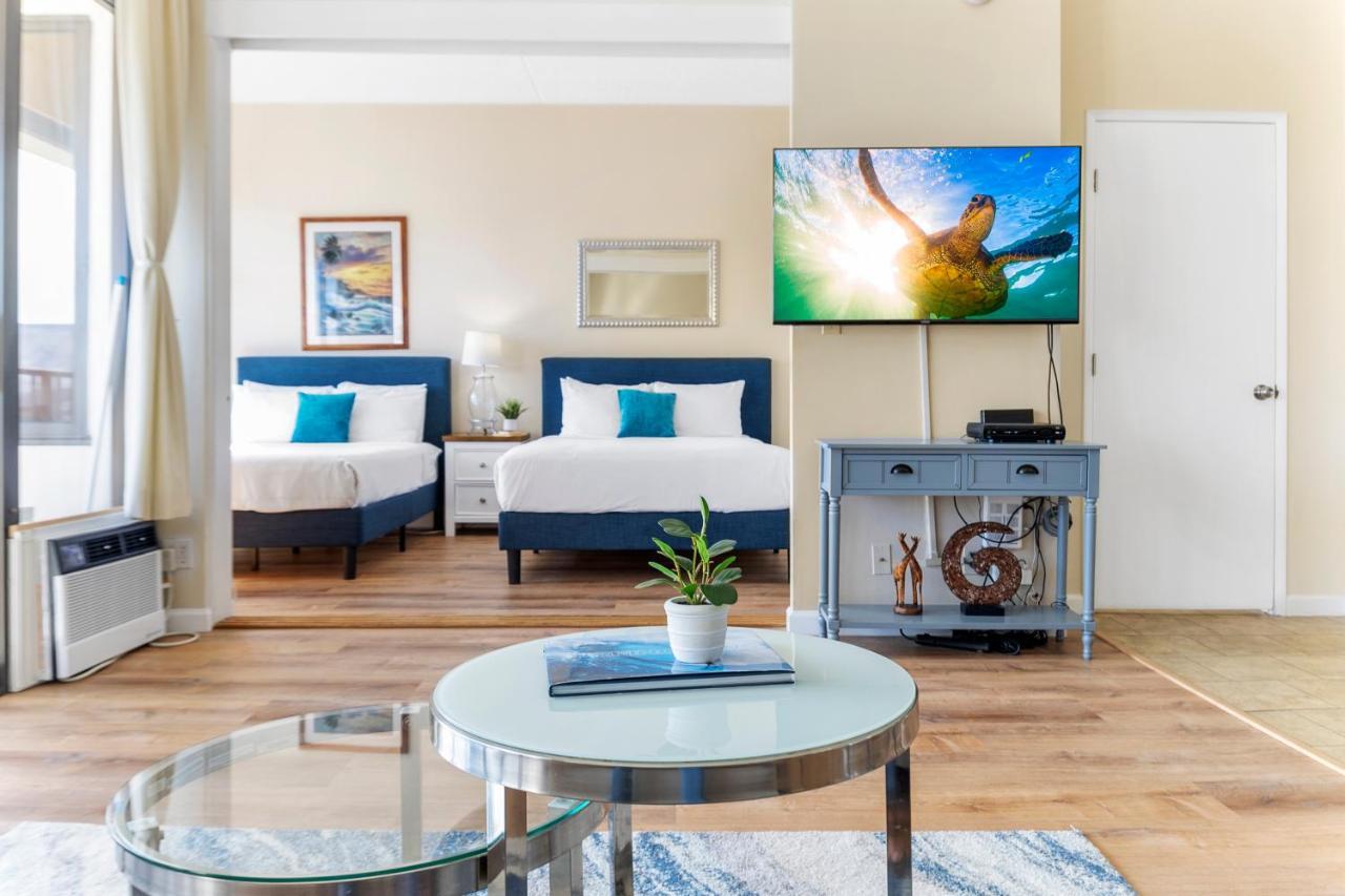 Upscale Penthouse With Ocean Views & Free Parking! *