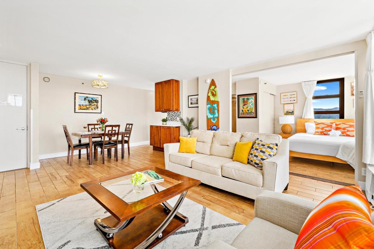 Waikiki Banyan 1br With Great Ocean Views, Steps To & Parking! Honolulu