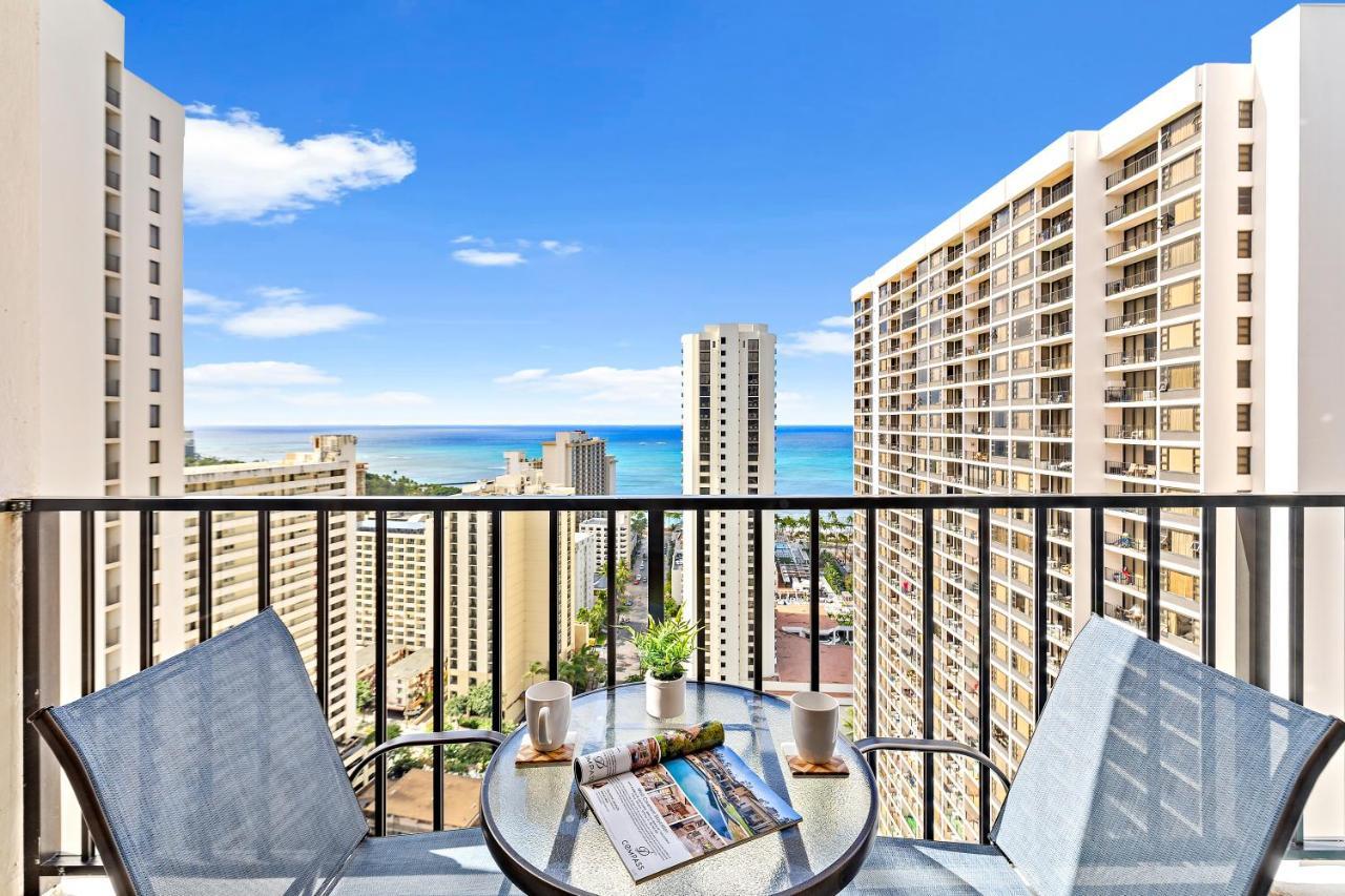 Waikiki Banyan 1br With Great Ocean Views, Steps To & Parking! Apartment