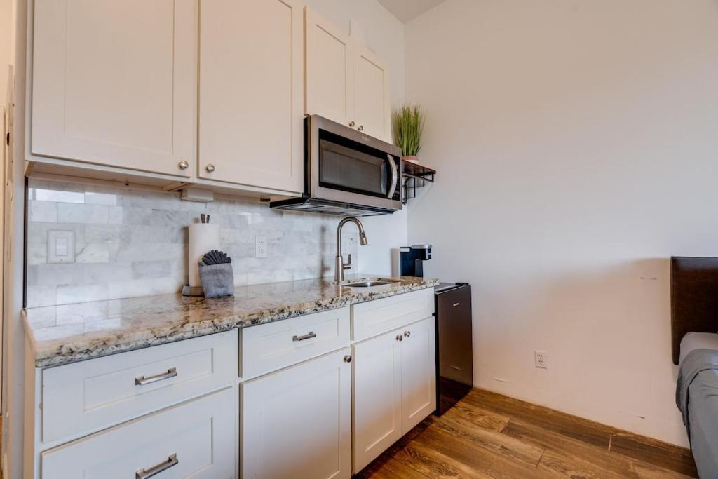 Unit 12 Maui Ohana Modern Apartment Wailuku