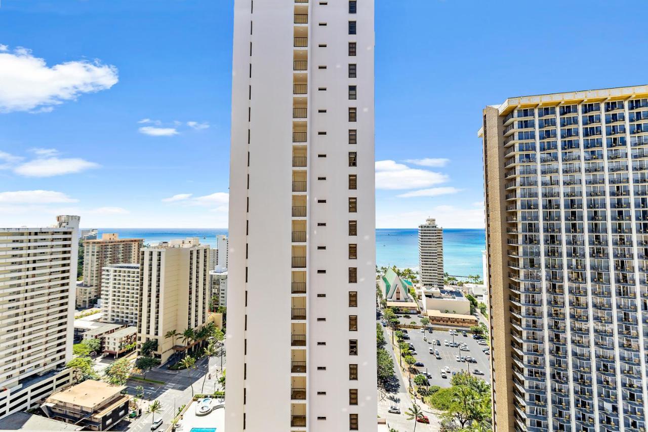 1br With Great Ocean Views, 1 Block To Waikiki *