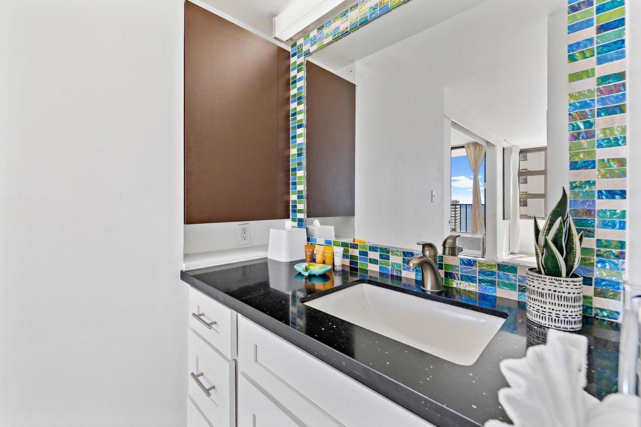 1br With Great Ocean Views, 1 Block To Waikiki Apartment Honolulu
