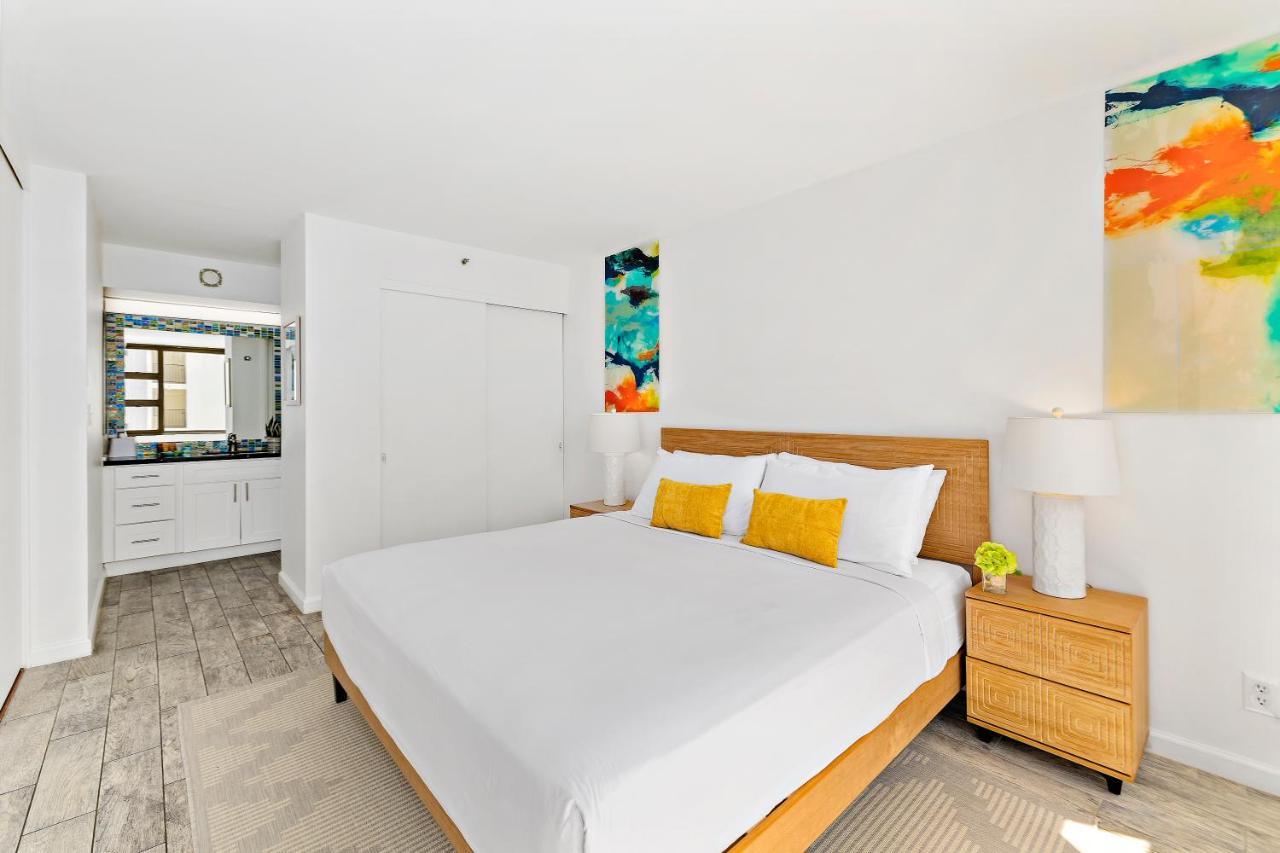1br With Great Ocean Views, 1 Block To Waikiki