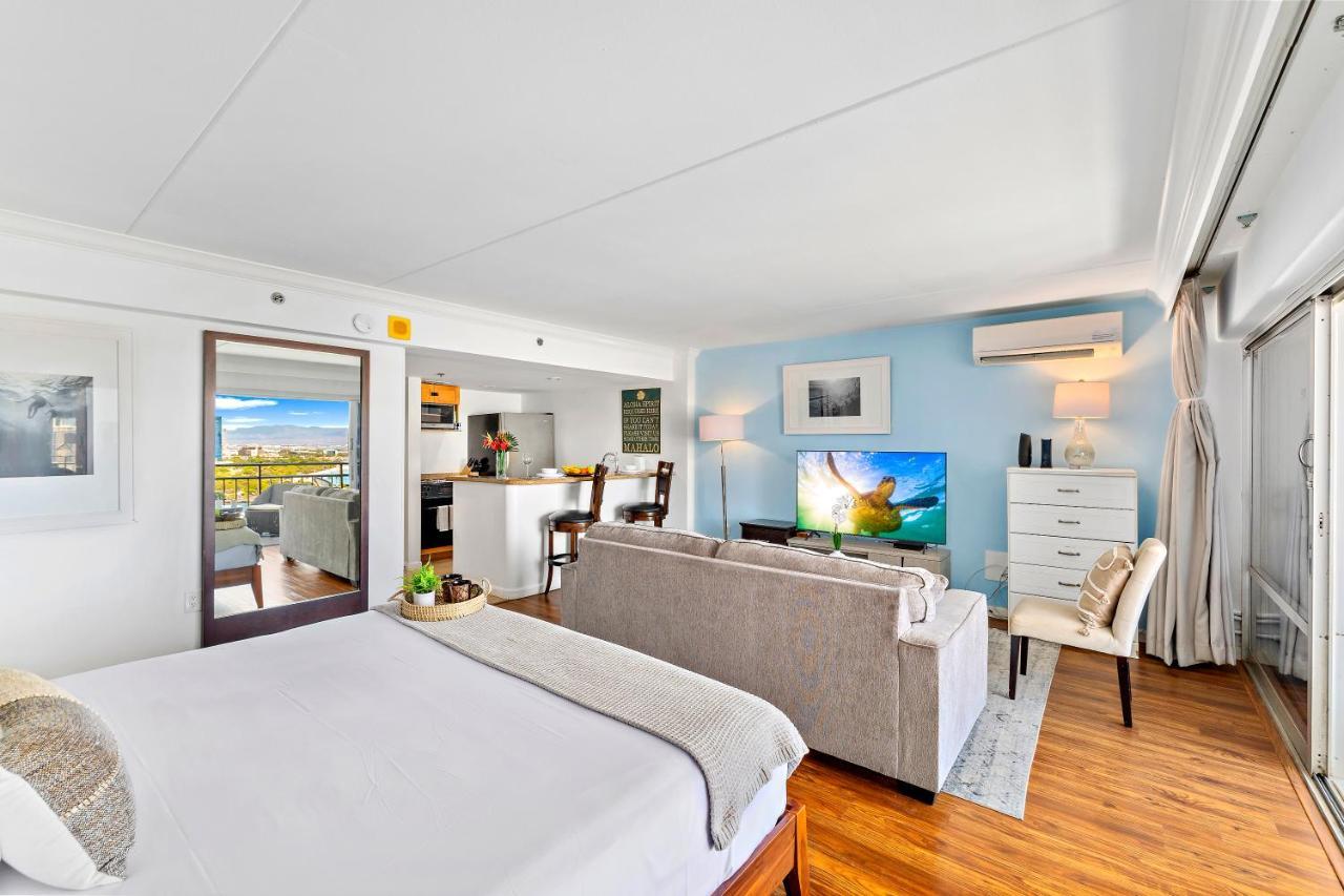 Beautiful Ocean Views At Ilikai Apartment