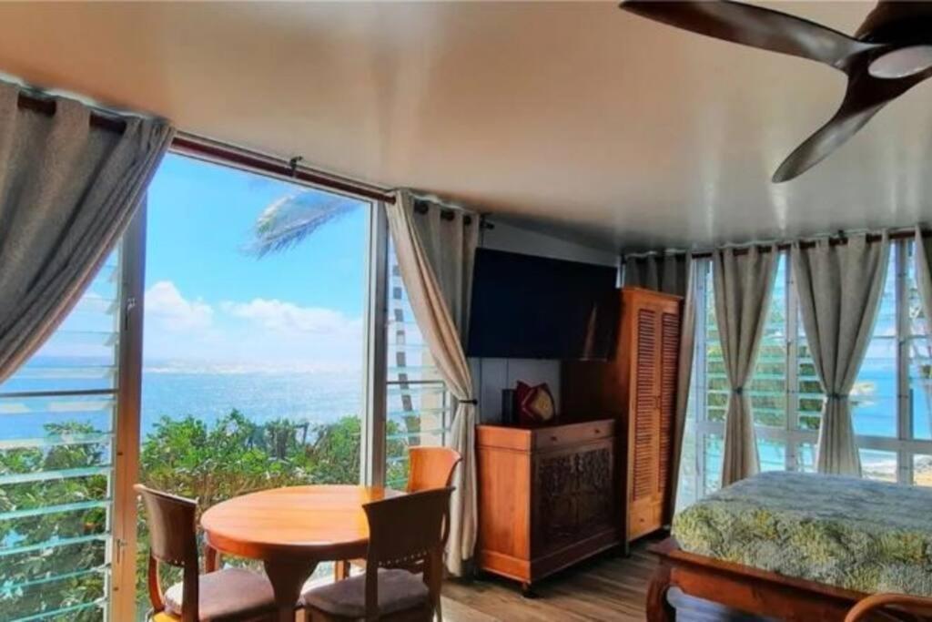 Apartment Breezy Beachfront Bali-style Haven 180 Degree Oceanview *